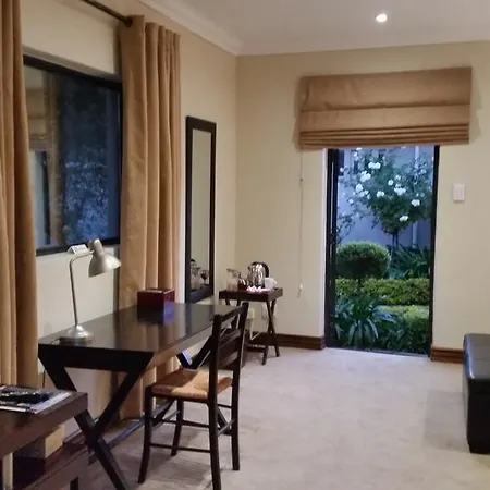 Rosebank Lodge Guesthouse By Claires Johannesburg Exterior photo